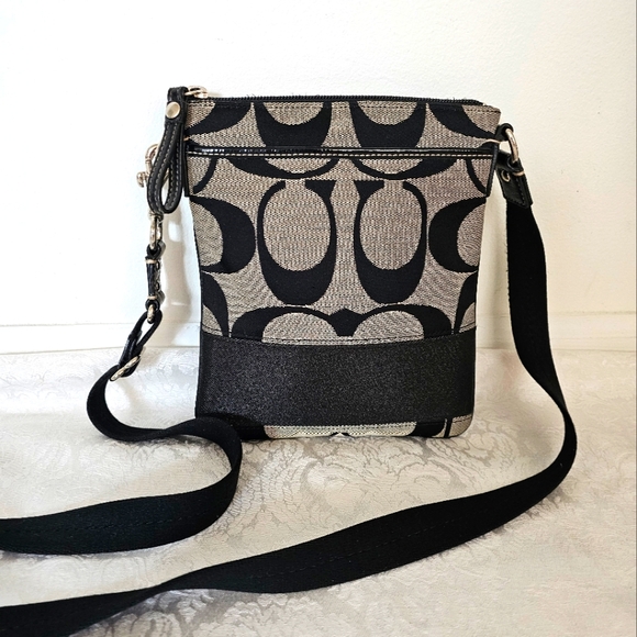 Coach Signature Swingpack Crossbody Bag- EUC! - Picture 1 of 11